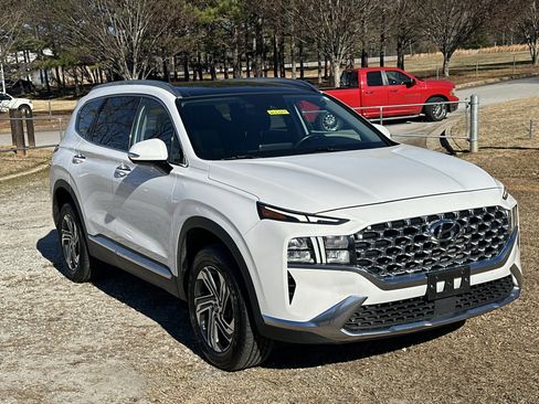 Used 2023 Hyundai Santa Fe SEL w/ Premium Package image 3