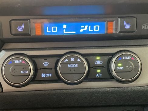 Used 2021 Toyota Tacoma TRD Sport AWD/4WD image 22