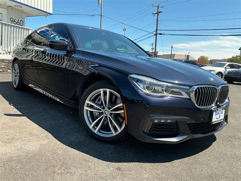 Used 2019 BMW 750i xDrive w/ M Sport Package image 8