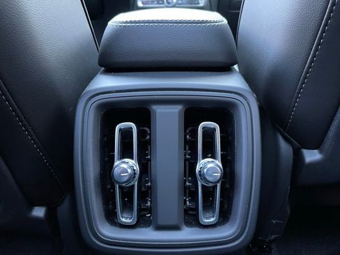 Used 2025 Volvo XC40 B5 Core image 28