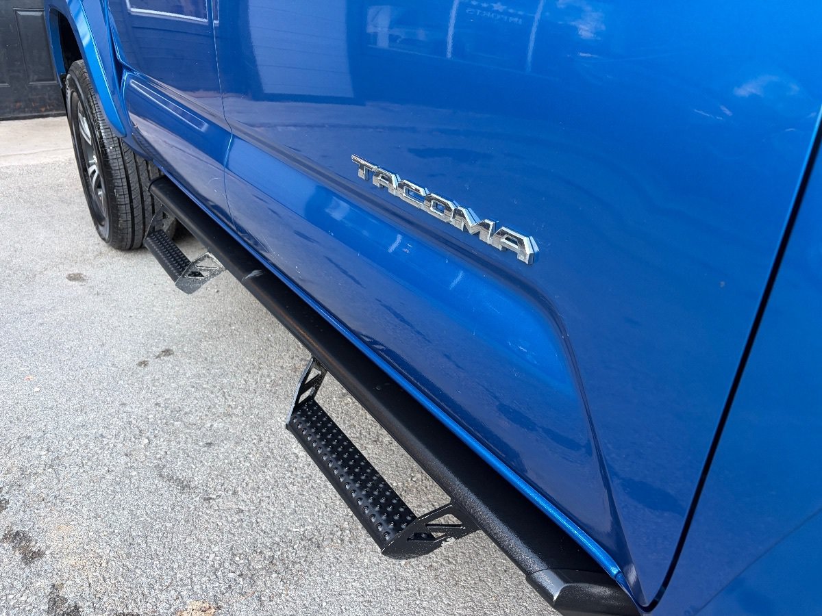 Used 2017 Toyota Tacoma TRD Sport w/ Tow Package (A/T) AWD/4WD image 18
