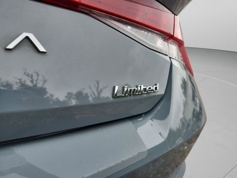 Used 2022 Hyundai Elantra Limited image 23