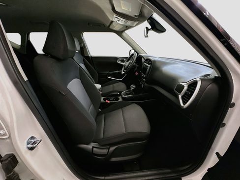 Used 2025 Kia Soul LX w/ LX Technology Package FWD image 31
