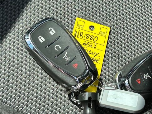 Used 2023 Chevrolet Traverse LT FWD image 54