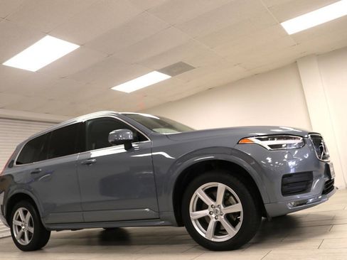 Used 2022 Volvo XC90 T5 Momentum AWD/4WD image 9