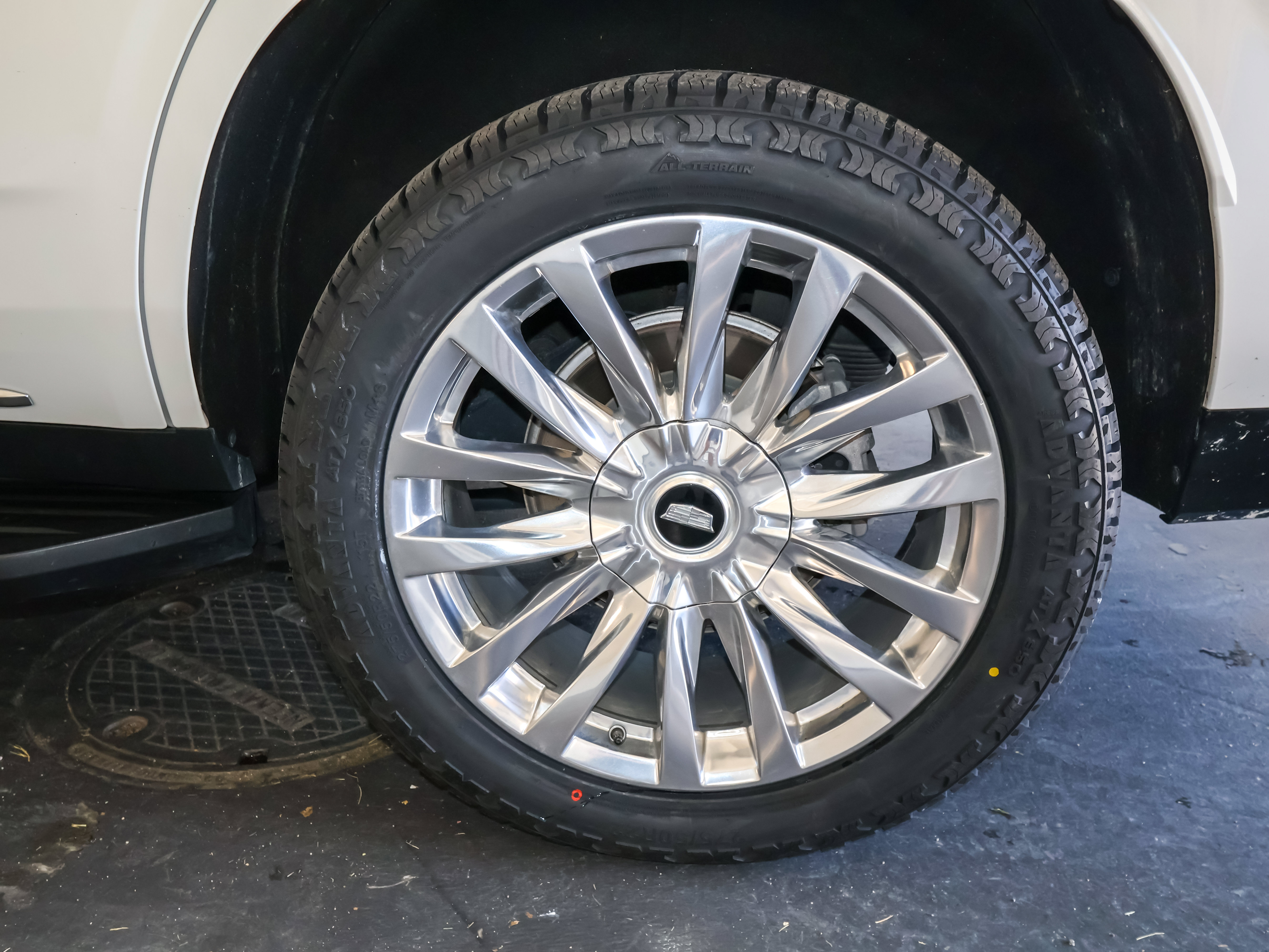 Used 2024 Cadillac Escalade Premium Luxury w/ Performance Package AWD/4WD image 54