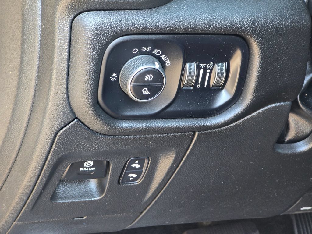 Used 2024 RAM 1500 Laramie AWD/4WD image 38