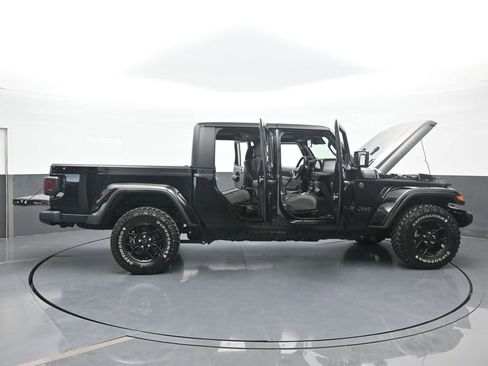 Used 2024 Jeep Gladiator Sport image 76