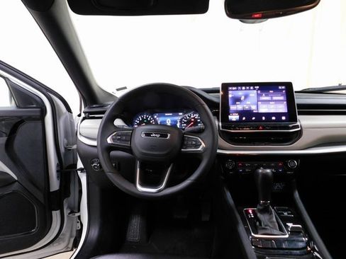 Used 2024 Jeep Compass Limited image 8