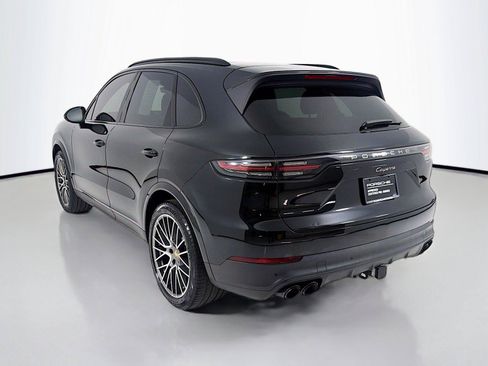 Certified 2023 Porsche Cayenne Platinum Edition AWD/4WD image 3