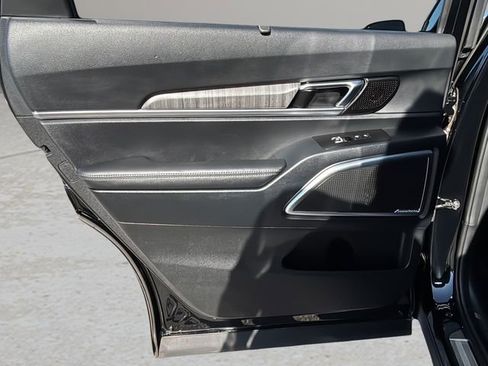 Used 2024 Kia Telluride SX Prestige w/ Towing Package image 13