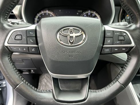 Used 2023 Toyota Highlander XLE image 14