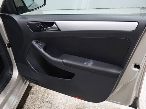 Used 2013 Volkswagen Jetta SE image 23