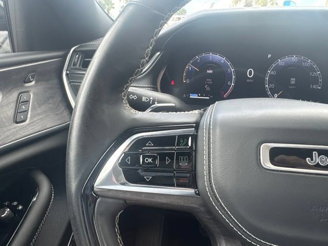 Used 2023 Jeep Grand Cherokee Overland w/ Adv Protech Group III AWD/4WD image 16