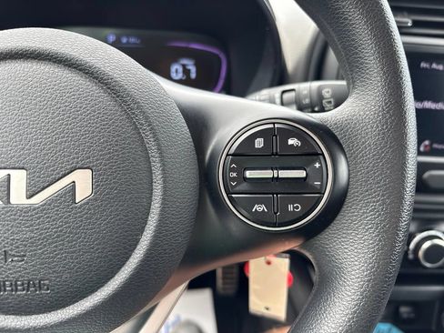 Used 2025 Kia Soul LX w/ LX Technology Package FWD image 35