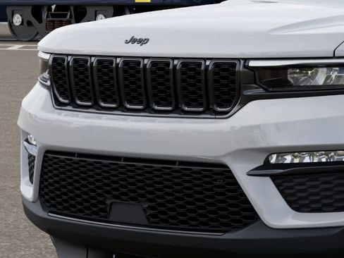 New 2025 Jeep Grand Cherokee Limited image 11