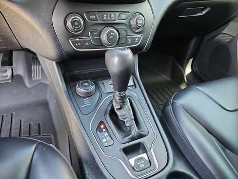 Used 2020 Jeep Cherokee Latitude Plus AWD/4WD image 15