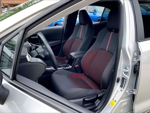 Used 2025 Toyota Corolla SE image 8