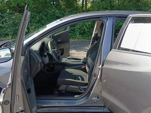 Used 2017 Honda HR-V EX image 11