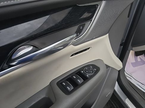 Certified 2024 Cadillac XT6 Premium Luxury AWD/4WD image 13