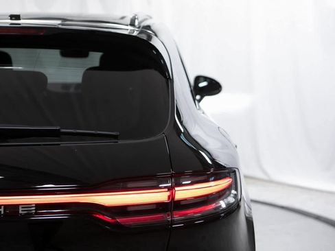 Certified 2025 Porsche Macan image 39
