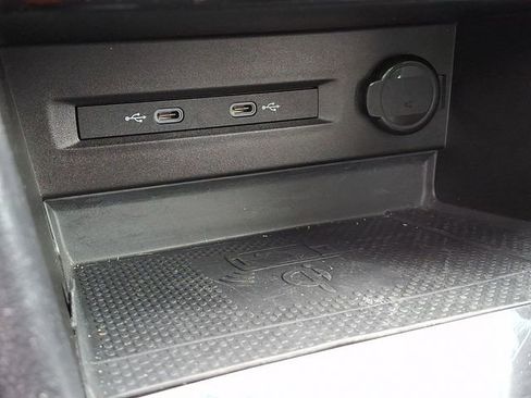 Used 2023 Volkswagen Taos SE image 28