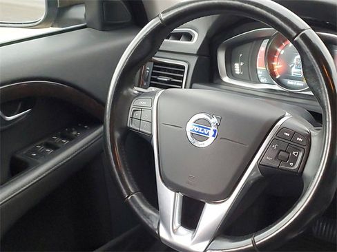 Used 2016 Volvo XC70 T5 Premier w/ Proximity Package image 12