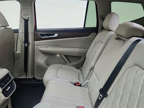 Used 2025 Volkswagen Atlas SEL Premium R-Line image 33