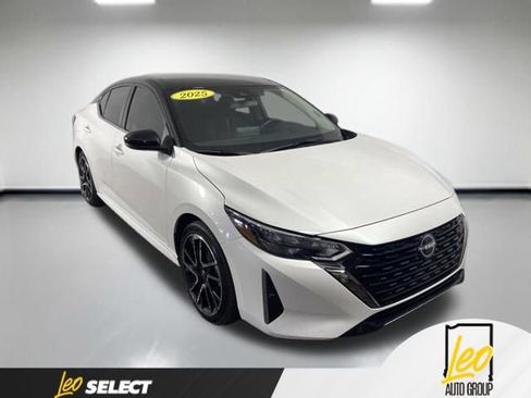 Used 2025 Nissan Sentra SR FWD image 9
