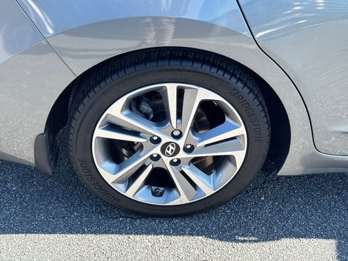Used 2017 Hyundai Elantra Limited w/ Limited Tech Package 08 image 16