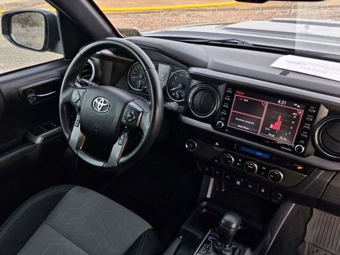 Used 2021 Toyota Tacoma TRD Sport image 17