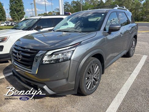 Used 2024 Nissan Pathfinder SL w/ SL Premium Package image 3