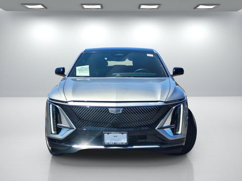 Certified 2025 Cadillac Lyriq Luxury w/ LPO, Floor Liner Package AWD/4WD image 2