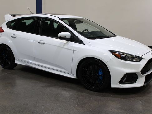 Used 2017 Ford Focus RS AWD/4WD image 2