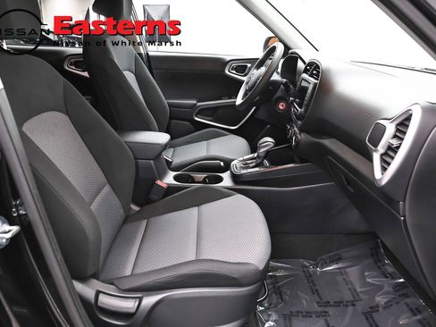 Used 2025 Kia Soul LX w/ LX Technology Package FWD image 23