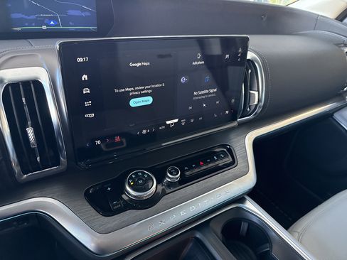 Certified 2025 Ford Expedition Max Platinum image 29