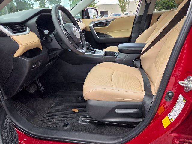 Used 2023 Toyota RAV4 LE AWD/4WD image 11