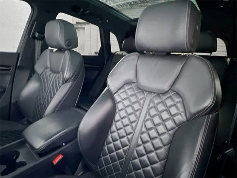 Used 2024 Audi SQ5 Premium Plus image 11