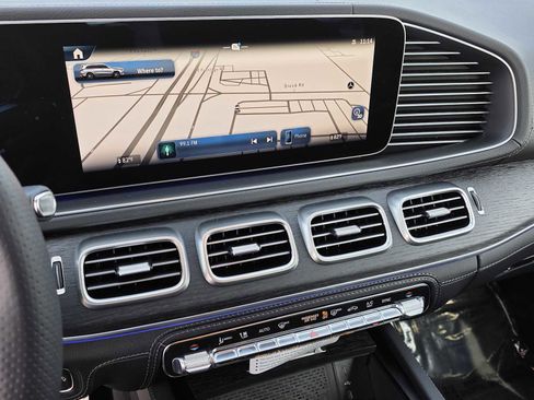 Used 2026 Mercedes-Benz GLS 580 4MATIC image 9