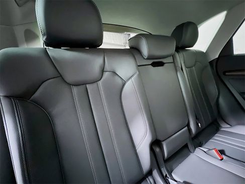 Used 2023 Audi Q5 e Premium Plus w/ Premium Plus Package image 28