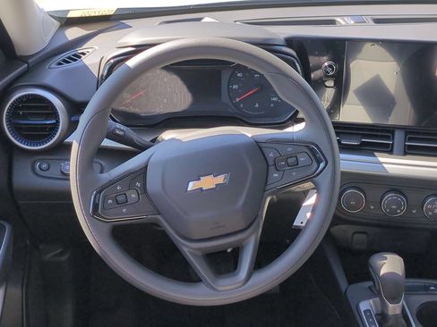 Used 2026 Chevrolet Trax LS w/ LS Convenience Package FWD image 13