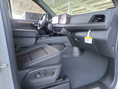 New 2026 Chevrolet Suburban High Country image 17