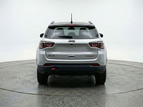 Used 2025 Jeep Compass Trailhawk AWD/4WD image 7
