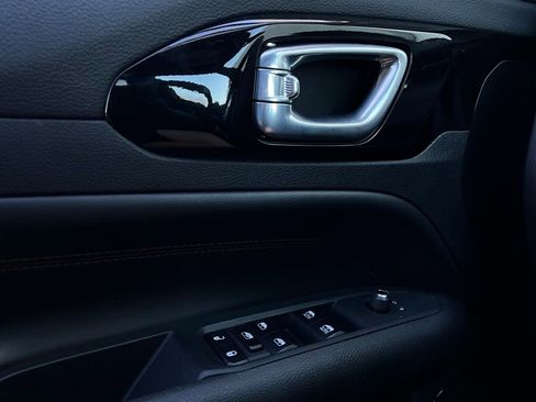 Used 2025 Jeep Compass Trailhawk image 20