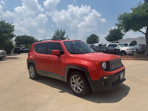 Used 2017 Jeep Renegade Latitude FWD image 8