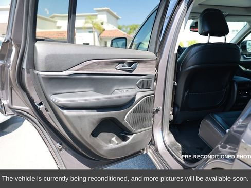 Used 2023 Jeep Grand Cherokee 4WD 4xe image 37