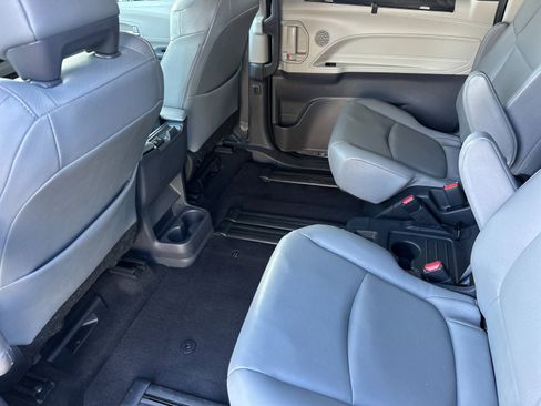 Used 2024 Toyota Sienna XLE image 11
