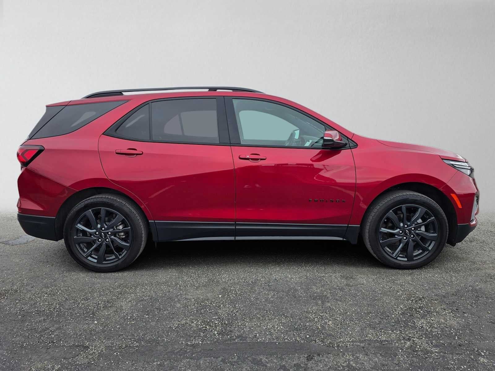 Used 2023 Chevrolet Equinox RS w/ RS Leather Package AWD/4WD image 2