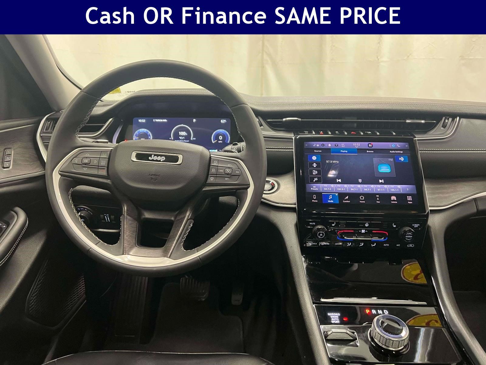 Used 2023 Jeep Grand Cherokee Limited w/ Black Appearance Package AWD/4WD image 15