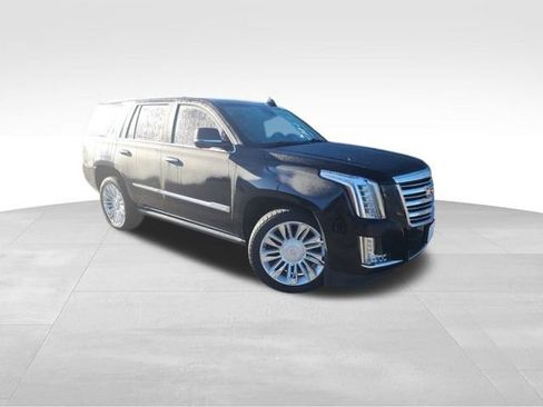 Used 2020 Cadillac Escalade Platinum image 1